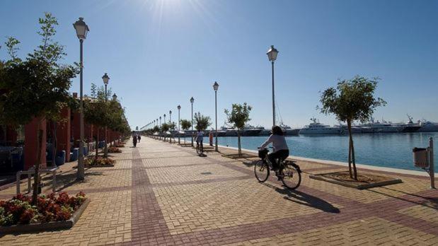 Seaside Apartment In Flisvos Marina Афины Экстерьер фото